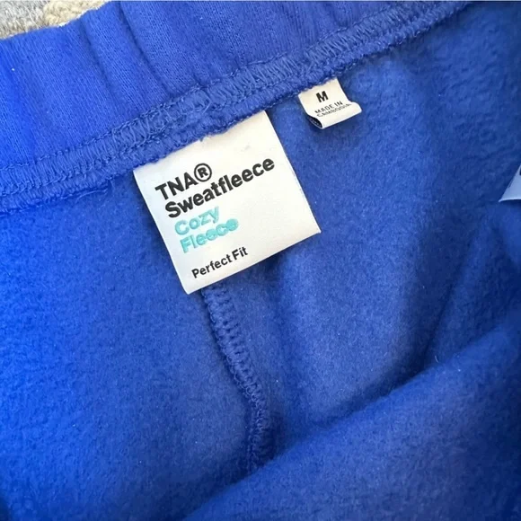 Aritzia sweat short - Picture 3 of 3